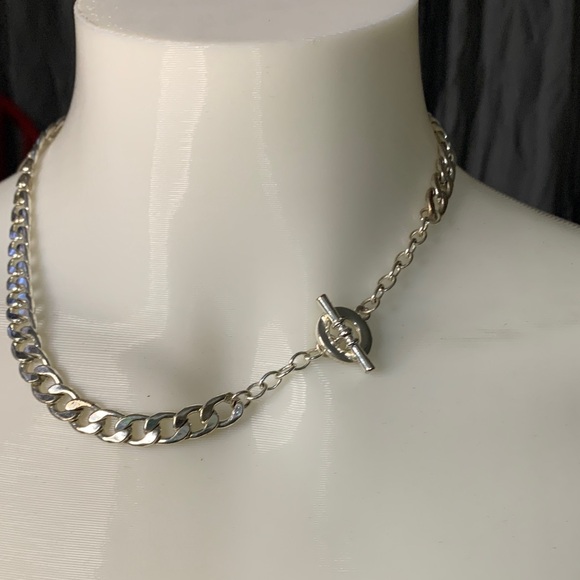 Chic Silver Heart Necklace - Picture 2 of 3